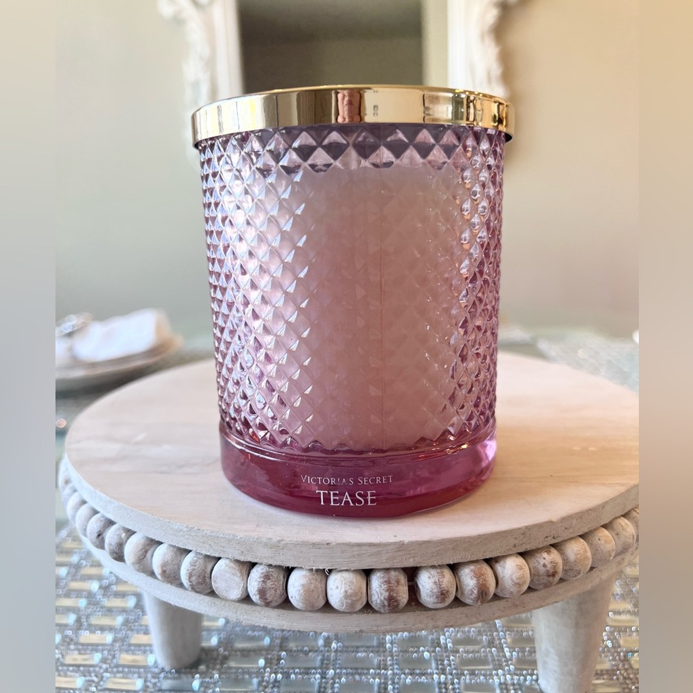 💗 Victoria’s Secret TEASE Fine Fragrance Candle NEW - Picture 2 of 2